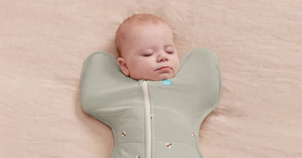 Was sollte ein Baby zum Schlafen tragen? Ein Guide nach Alter und Entwicklungsphase