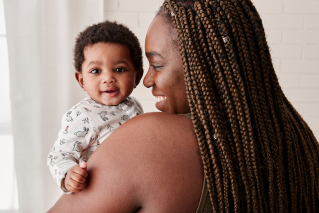 Baden eines Neugeborenen: Wie man sein Baby wäscht