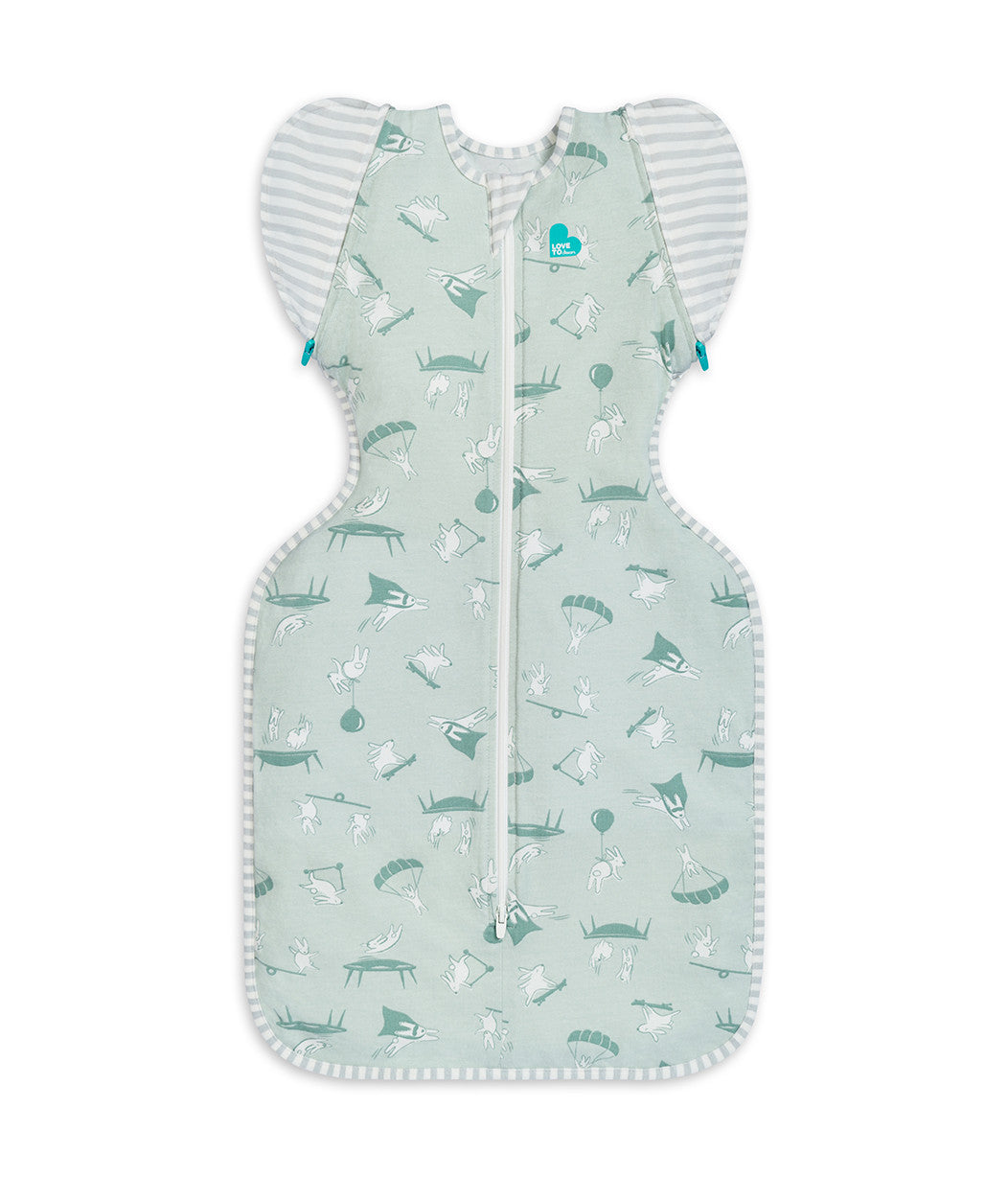 Swaddle Up™ Übergangspucksack Leicht 
Draufgängerische Olive