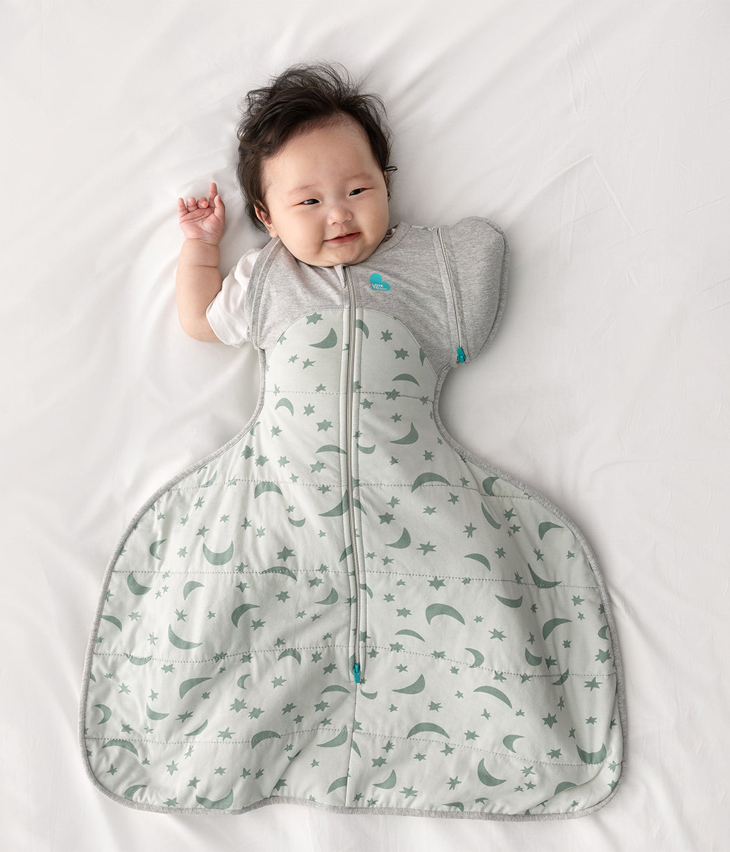 schlafsack hüftdysplasie Swaddle Up™ 2-in-1 Übergangspucksack Hüftdysplasie 2.5 TOG Baumwolle Oliv Mondlicht – Love to Dream EU