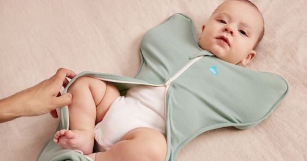 Wie ziehe ich mein Baby zum Schlafen an?