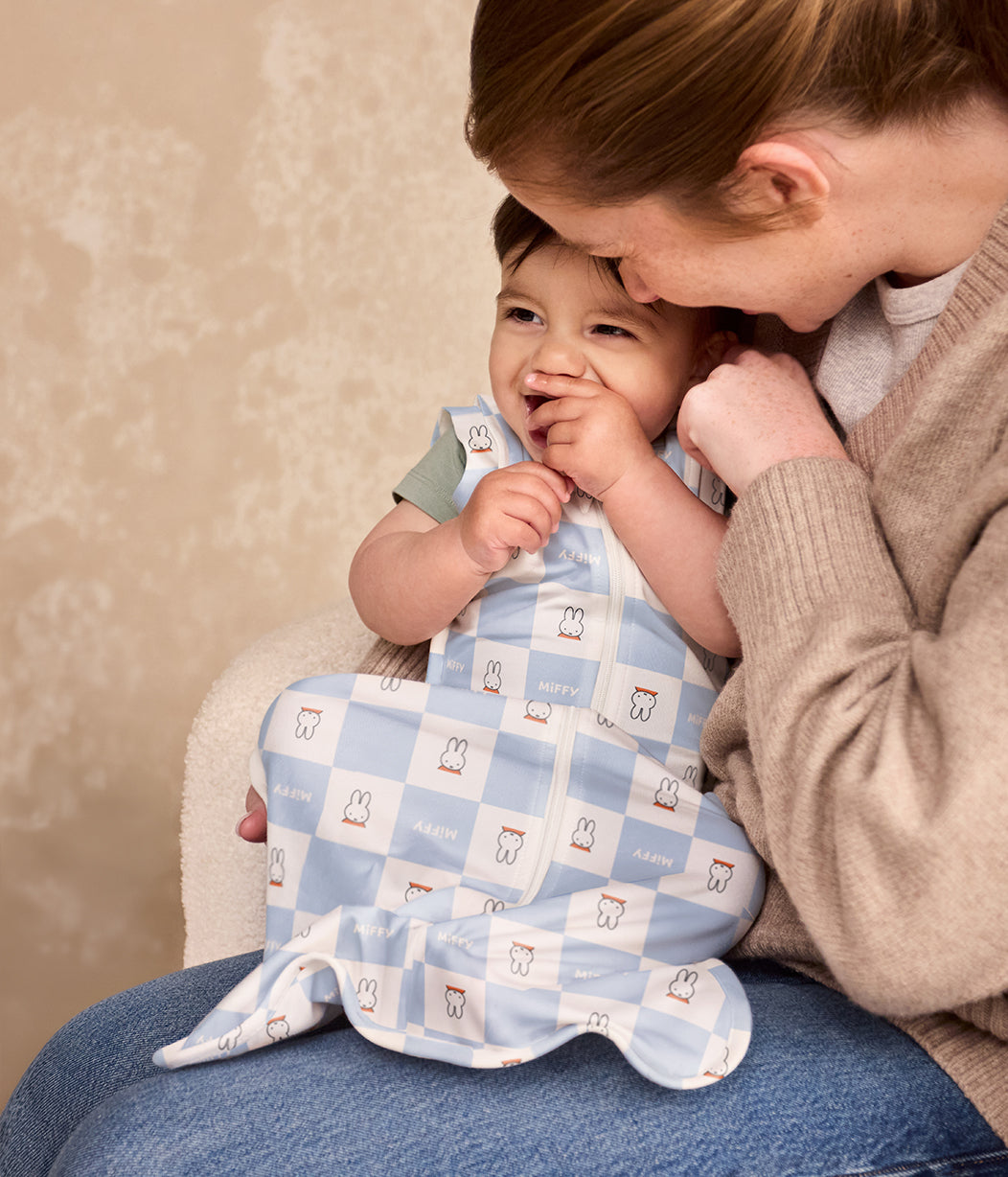 Swaddle Up™ 2-in-1 Übergangspucksack 1.0 TOG Baumwolle Blau Miffy Karomuster