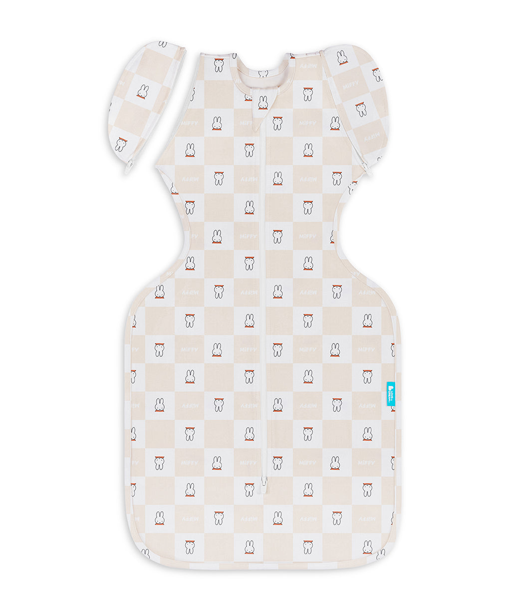 Swaddle Up™ 2-in-1 Übergangspucksack 1.0 TOG Baumwolle Birke Miffy Karomuster