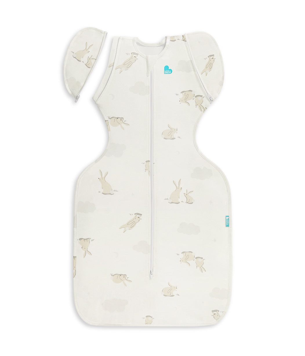 Swaddle Up™ Übergangspucksack 1.0 TOG Baumwolle Weiß Wolken Häschen